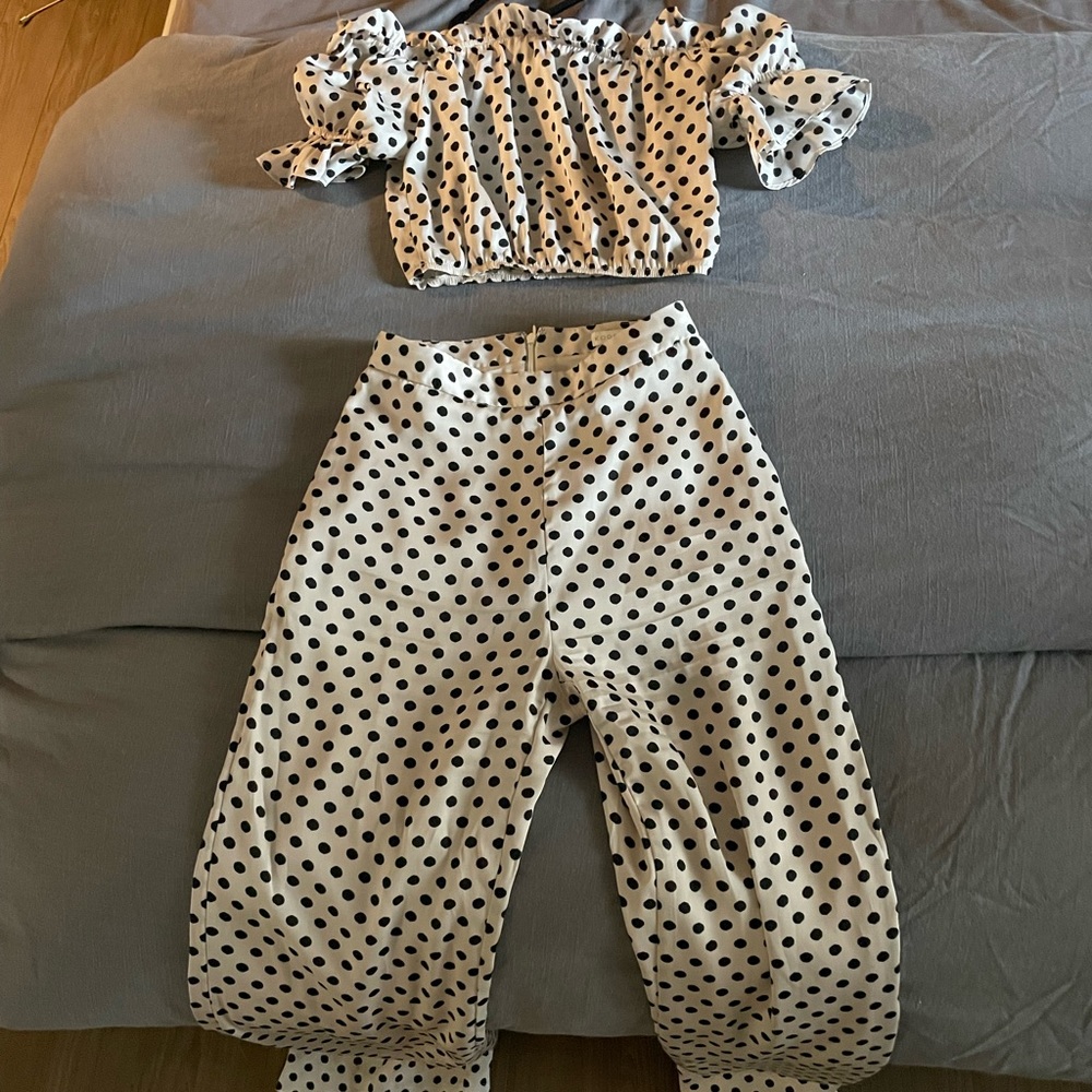Stunning Kookai Crop And Pant Set